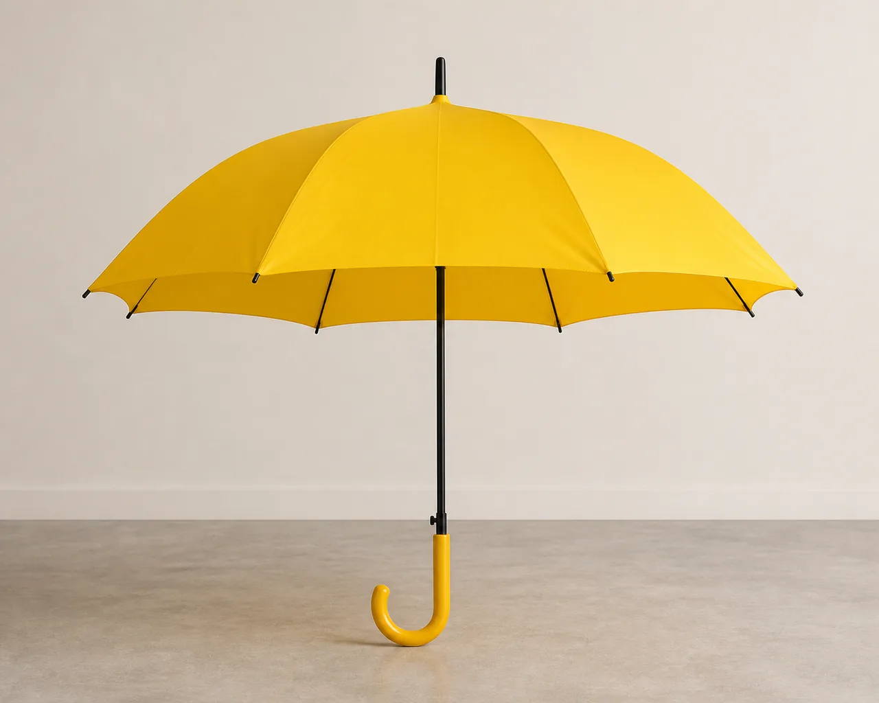 Minh họa cho “một điểm nhấn chính”: A yellow umbrella as the single dominant subject.