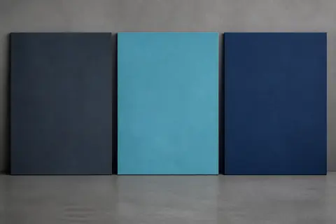 Minh họa cho “bảng xanh lạnh”: Slate, cyan, and deep blue.
